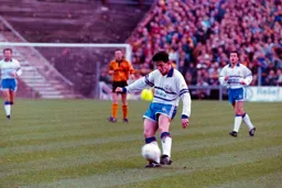 Ceri Hughes about to cross