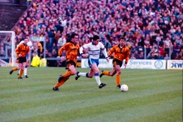 Paul Telfer stretching the Wanderers defence
