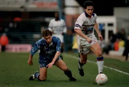 Ceri Hughes strides down the wing