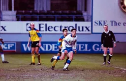 Paul Telfer has eyes only for the ball