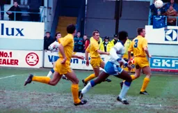 Martin Williams running on to a cross