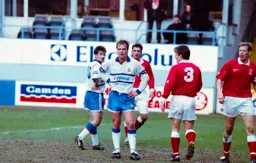 Kerry Hughes and Phil Gray waiting for a corner