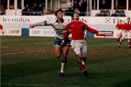 Scott Oakes about to compete in an aerial duel with Charlton's Scott Minto