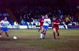 Kerry Dixon find David Preece with a pass down the wing