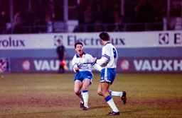 Scott Oakes receives the congratulations of Jason Rees