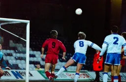 Kerry Dixon tries to get his head to the ball