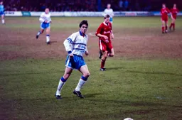 Ceri Hughes distributing the ball