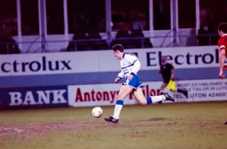 Paul Telfer heading for the box