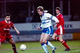 Kerry Dixon challenges Colin Calderwood