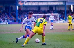 Scott Oakes moving past his marker