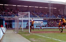 Jason Rees gets up high above United defence