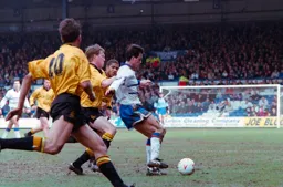 Ceri Hughes being chased down