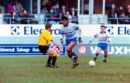 Chris Kamara waiting for the ball to catch him up