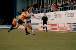 Kerry Dixon in a physical battle