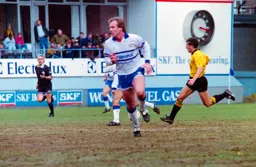Kerry Dixon on a run towards the box