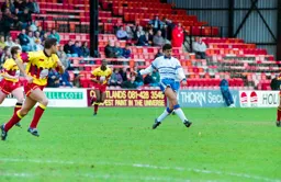 Chris Kamara passing across midfield