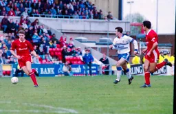 Phil Gray about to receive a pass