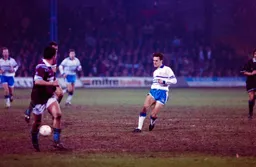 Scott Oakes making a telling pass