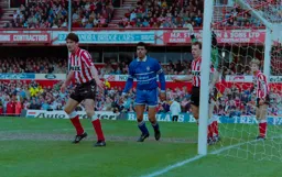 Chris Kamara behind Mick Hartford