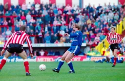 Kerry Dixon with a sideways pass