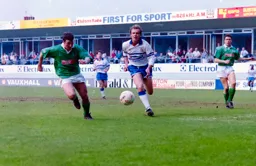 Kerry Dixon chasing after the ball