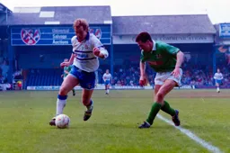 Kerry Dixon rounds his man