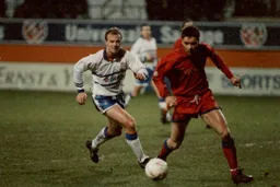 Kerry Dixon closes down a Southend defender