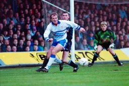 Kerry Dixon waits for the ball