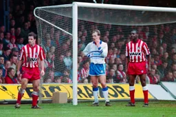 Kerry Dixon waiting for the corner