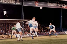 John Hartson gets up for a high ball