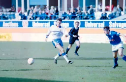 Scott Oakes waiting for the ball