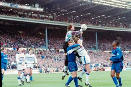 Kerry Dixon not allowed to get the ball