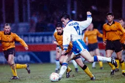 Ceri Hughes takes aim