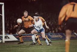 David Greene and Mark Venus contest for the ball