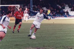 Scott Oakes showing ballet skills