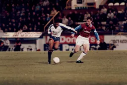 Dwight Marshall shows Steve Davis a clean pair of heels