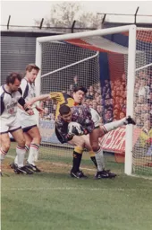 Kelvin Davis safely gathers the ball