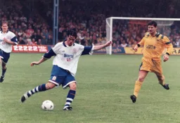 Ceri Hughes gets in a cross