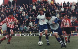 Tony Thorpe makes a run waiting for a pass from David Oldfield