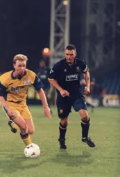 David Oldfield shows Vinnie Jones a clean pair of heels