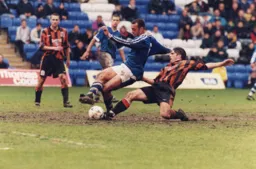 Years playing together forgotten as Thorpey brings Linton down from behind