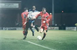 Chris Allen runs between Graeme Murty and Steve Bushell