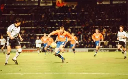 Matt Taylor lets fly watched by Fulham internationals Coleman and Finnan