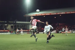 Peter Thomson chases a high ball