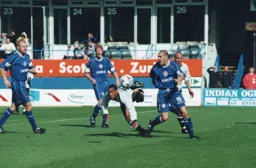 Mark Stein goes in with a diving header