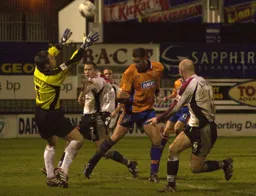 Peter Thomson`s header beats the keeper but goes over the bar