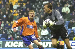 Ludek Miklosko gather the ball from the on rushing Lee Mansell