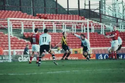 Keith Rowland scores to level the score at 1-1