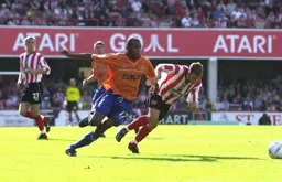 Emmerson Boyce eyes the ball