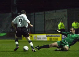 Tony Thorpe rounds the keeper